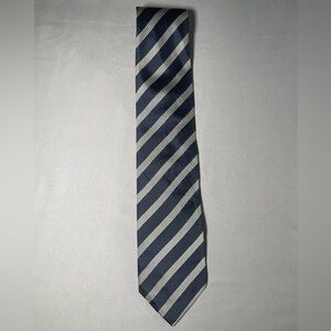 Elegant Navy and Gray Striped Tie